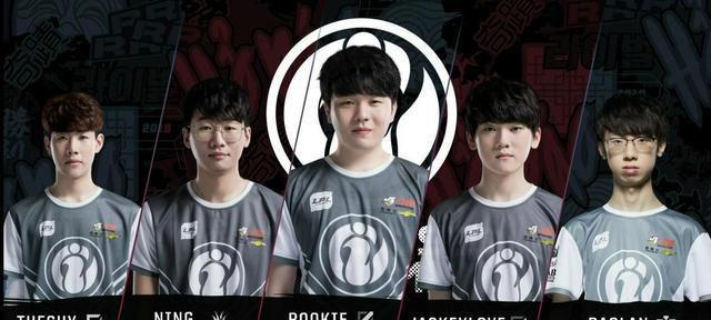 轻松自在的 轻松自在的