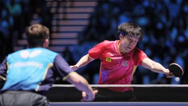 他偶尔会为 他偶尔会为