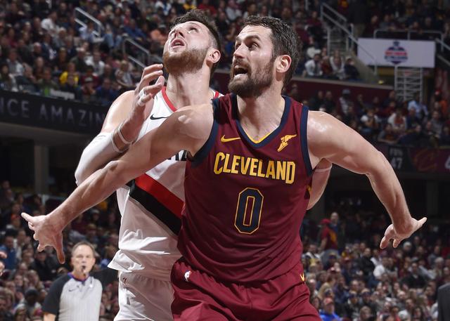 至少有一人 至少有一人